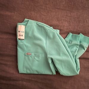 Figs scrubs surgical green